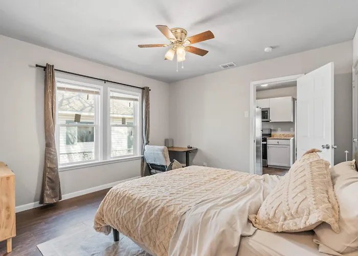 Stylish 1-bedroom Retreat In Worth Holiday home Fort Worth