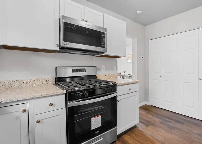 Stylish 1-bedroom Retreat In Worth Holiday home *