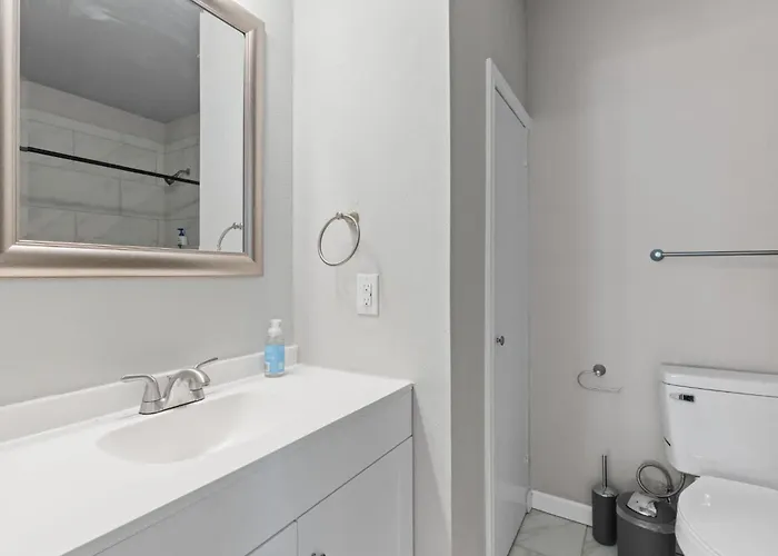 Stylish 1-bedroom Retreat In Worth Holiday home