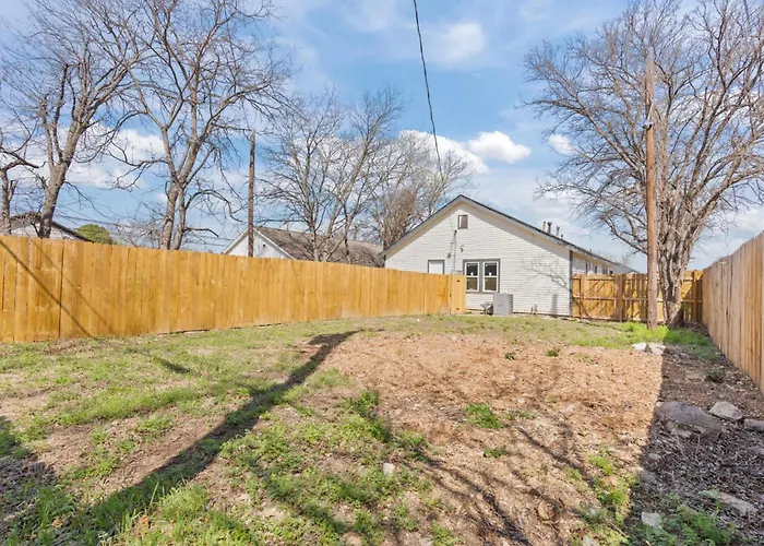 Stylish 1-bedroom Retreat In Worth